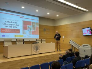 Santiago Escobar presenta la Cátedra de Ciberseguridad INCIBE-UPV en ETSINF@TECH